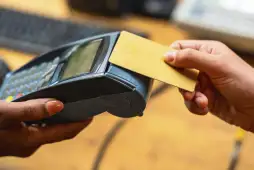 Kreditkartenlimit erhöhen: So verbessern Sie Ihre Chancen